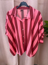 Carregar imagem no visualizador da galeria, Blusa oversize riscas Bordeaux/Rosa
