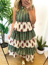 Carregar imagem no visualizador da galeria, Vestido estampado folhos verde
