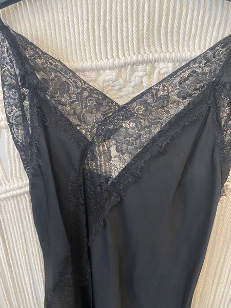 Top renda assimétrico preto