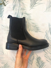 Carregar imagem no visualizador da galeria, Botas Cubanas Vanity preto elástico
