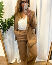 Carregar imagem no visualizador da galeria, Blazer Morgan camel assertoado
