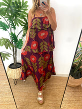 Carregar imagem no visualizador da galeria, Vestido papoilas com folhos largos vermelho
