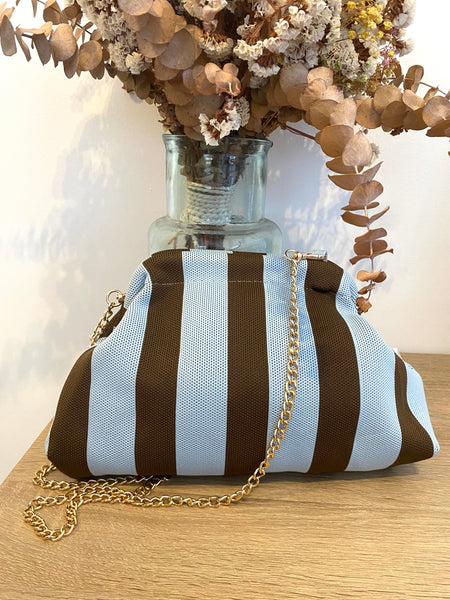 Clutch malha riscas azul e castanho