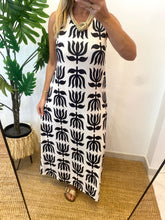 Carregar imagem no visualizador da galeria, Vestido comprido malha fria estampa túlipas

