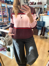 Carregar imagem no visualizador da galeria, Polo de malha risca castanho e rosa
