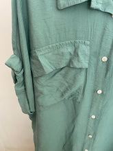 Carregar imagem no visualizador da galeria, Vestido camisa liso estampado com bolso verde menta
