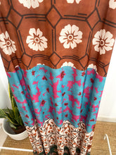 Carregar imagem no visualizador da galeria, Vestido comprido malha fria florzinhas multicor
