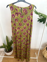 Carregar imagem no visualizador da galeria, Vestido comprido malha fria flores verde e alfazema
