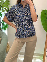 Carregar imagem no visualizador da galeria, Camisa estampada azul Naf Naf
