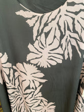 Carregar imagem no visualizador da galeria, Vestido comprido malha fria estampa floral
