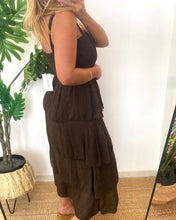 Carregar imagem no visualizador da galeria, Vestido liso folhos largos castanho
