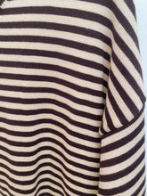 Carregar imagem no visualizador da galeria, Camisola de malha riscas castanho
