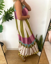 Carregar imagem no visualizador da galeria, Vestido malha fria riscas e triângulos verde e rosa
