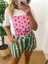 Carregar imagem no visualizador da galeria, T-shirt branca sardinhas com tomate rosa
