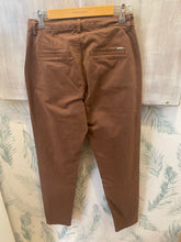 Carregar imagem no visualizador da galeria, Calças Bigzone chino skinny castanho

