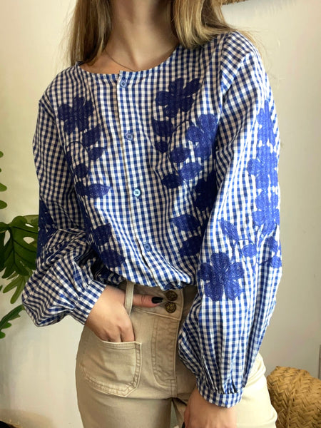 Camisa quadradinhos azul bordada