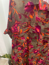 Carregar imagem no visualizador da galeria, Vestido camisa estampa floral verde
