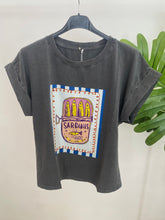 Carregar imagem no visualizador da galeria, T-shirt cinza sardines
