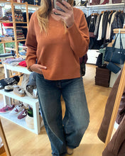 Carregar imagem no visualizador da galeria, Camisola de malha decote V telha
