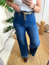 Carregar imagem no visualizador da galeria, Calças ganga wide leg desfiadas
