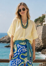 Carregar imagem no visualizador da galeria, Camisa oversize decote redondo amarelo
