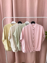 Carregar imagem no visualizador da galeria, Camisa oversize riscas
