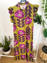 Carregar imagem no visualizador da galeria, Vestido camisa com folho manga estampa papoilas rosa
