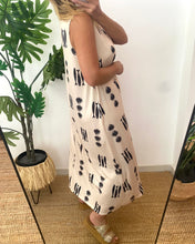 Carregar imagem no visualizador da galeria, Vestido comprido malha fria sardinhas e conchas branco
