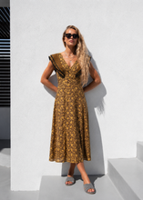 Carregar imagem no visualizador da galeria, Vestido vintage com folho verde azeitona
