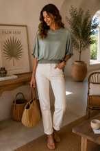 Carregar imagem no visualizador da galeria, Blusa acetinada com cós de malha kaki
