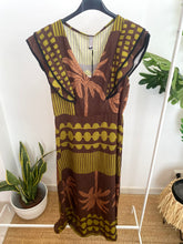 Carregar imagem no visualizador da galeria, Vestido vintage com folho palmeiras castanho
