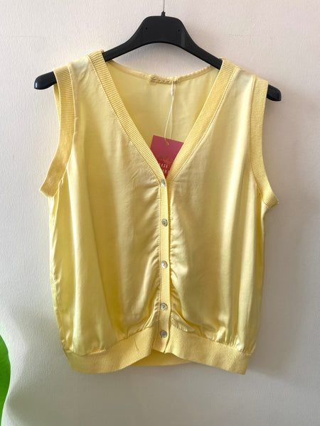 Colete acetinado cavas botões amarelo