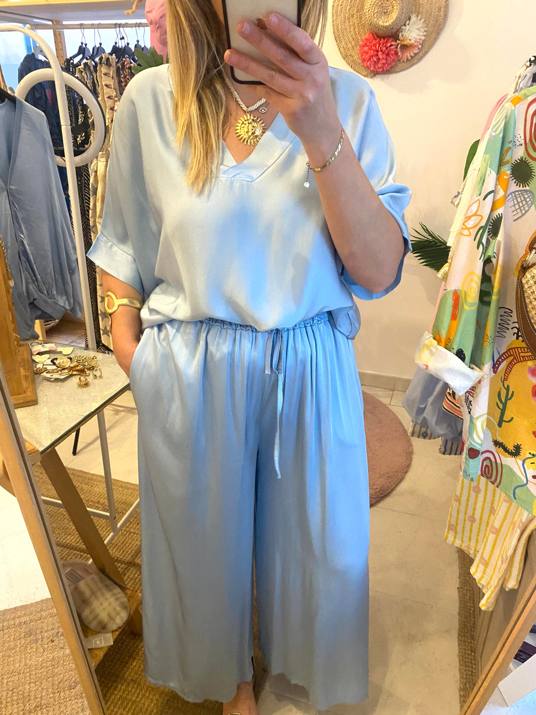Blusa acetinada oversize azul