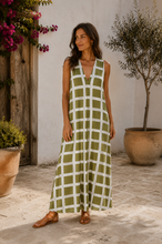 Carregar imagem no visualizador da galeria, Vestido malha fria quadrados azeitona
