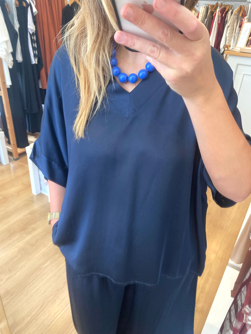 Blusa acetinada oversize marinho