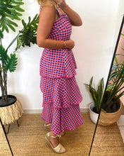 Carregar imagem no visualizador da galeria, Vestido vichy folhos rosa com azul
