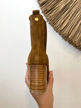 Carregar imagem no visualizador da galeria, Botim camurça camel Ruika
