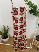 Carregar imagem no visualizador da galeria, Vestido fluído flores grandes branco
