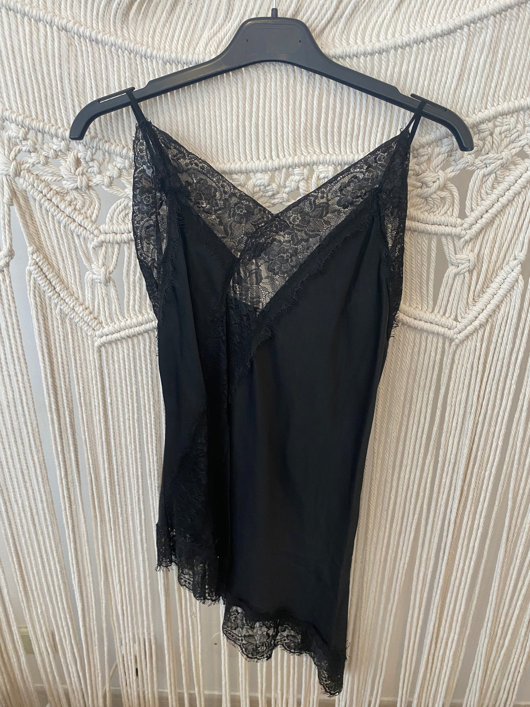 Top renda assimétrico preto