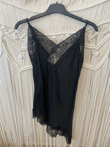 Top renda assimétrico preto