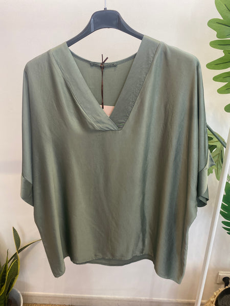 Túnica acetinada decote v verde seco