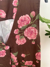 Carregar imagem no visualizador da galeria, Vestido castanho com rosas
