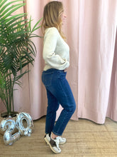 Carregar imagem no visualizador da galeria, Calças ganga escura Mom Fit
