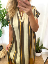 Carregar imagem no visualizador da galeria, Vestido oversize riscas kaki
