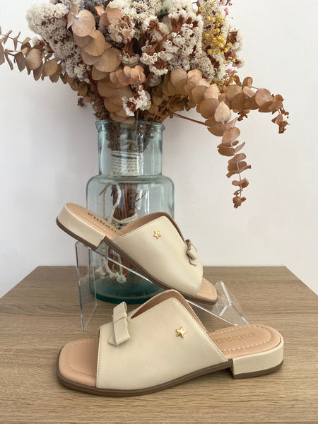 Chinelo beje laçinho Cubanas