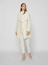 Carregar imagem no visualizador da galeria, Casaco Vicooley cru Vila
