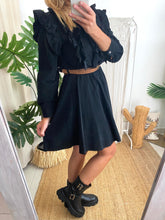 Carregar imagem no visualizador da galeria, Vestido bombazina folhos c/cinto preto
