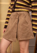 Carregar imagem no visualizador da galeria, Saia calção pele de pêssego
