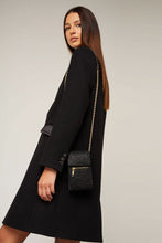 Carregar imagem no visualizador da galeria, Bolsa para telemóvel preto brilho MORGAN
