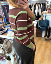 Carregar imagem no visualizador da galeria, Polo de malha risca castanho e verde
